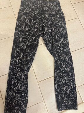 lululemon athletica Black & Gray Leaf-Print align leggings